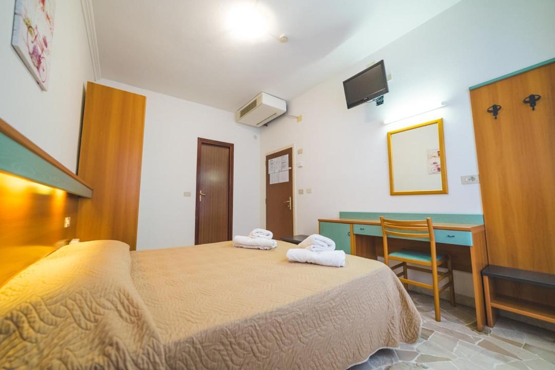 Hotel Grand Prix Сотомарина Екстериор снимка
