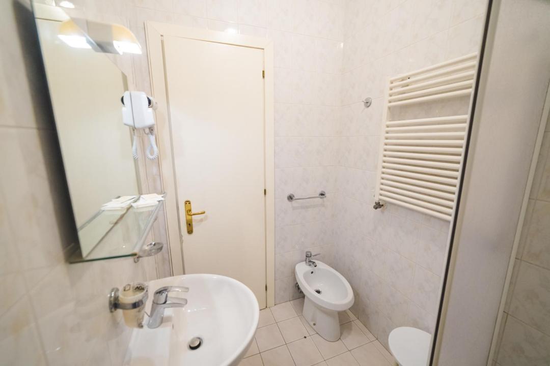 Hotel Grand Prix Сотомарина Екстериор снимка