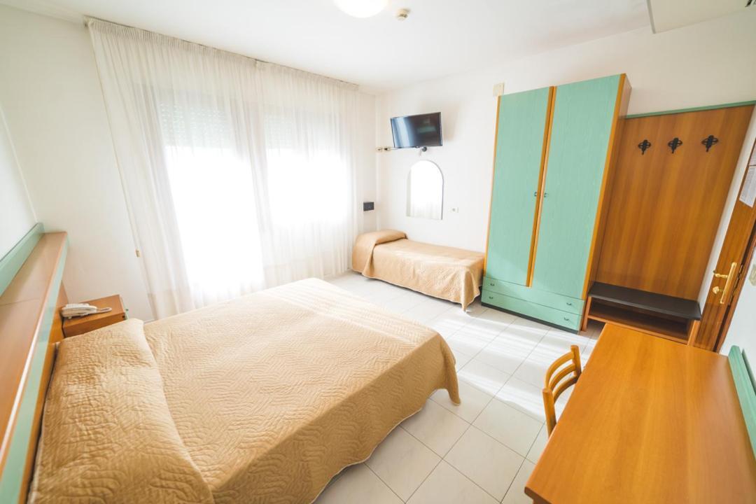 Hotel Grand Prix Сотомарина Екстериор снимка