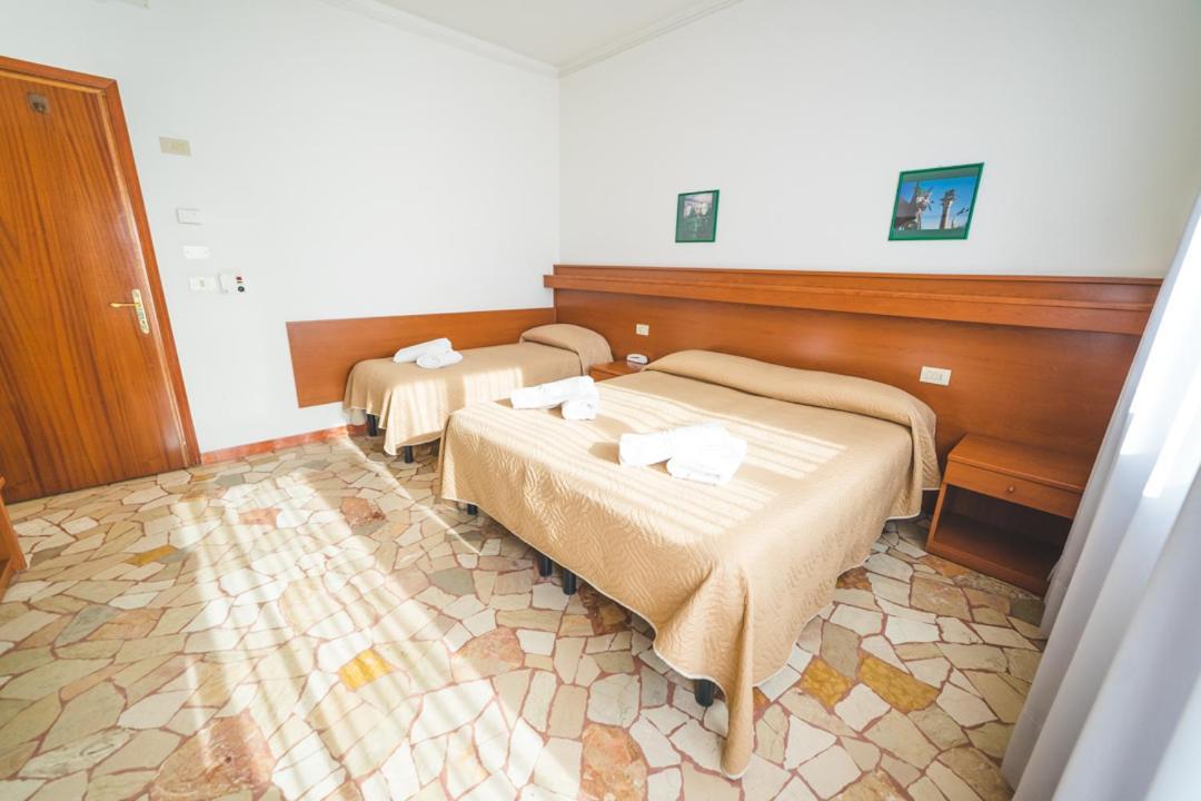 Hotel Grand Prix Сотомарина Екстериор снимка