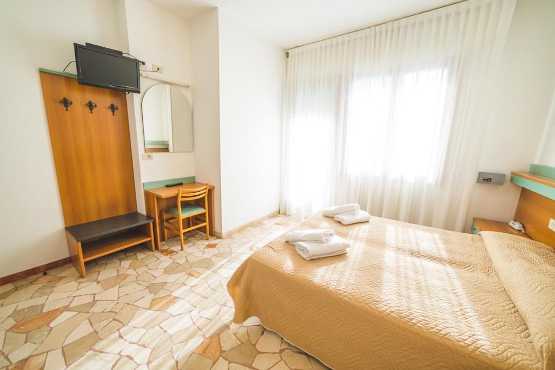 Hotel Grand Prix Сотомарина Екстериор снимка