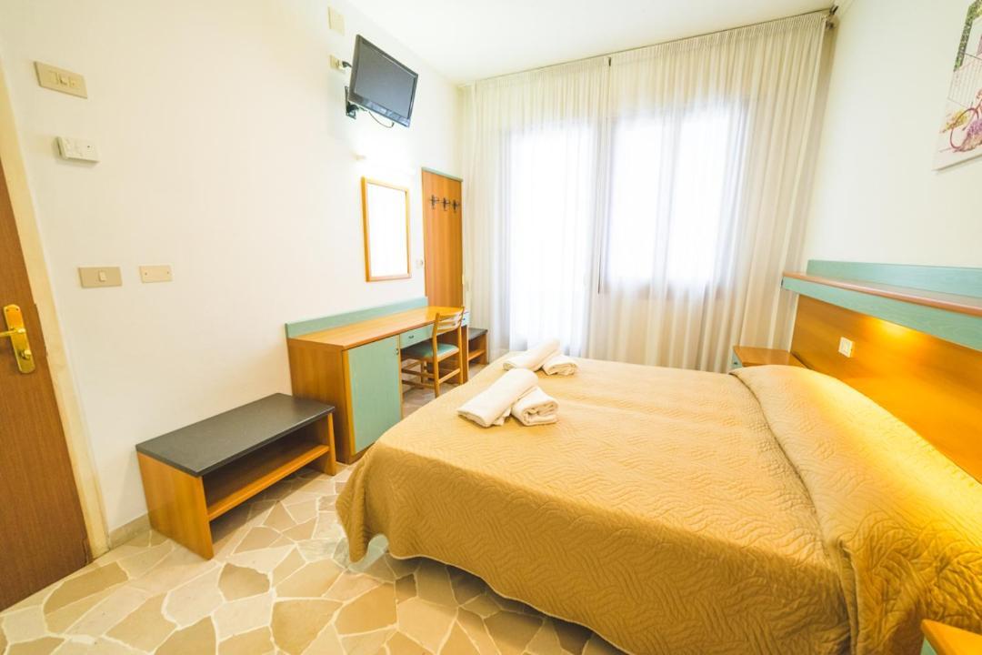 Hotel Grand Prix Сотомарина Екстериор снимка