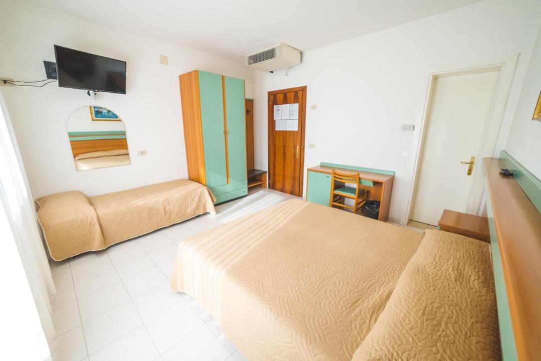 Hotel Grand Prix Сотомарина Екстериор снимка