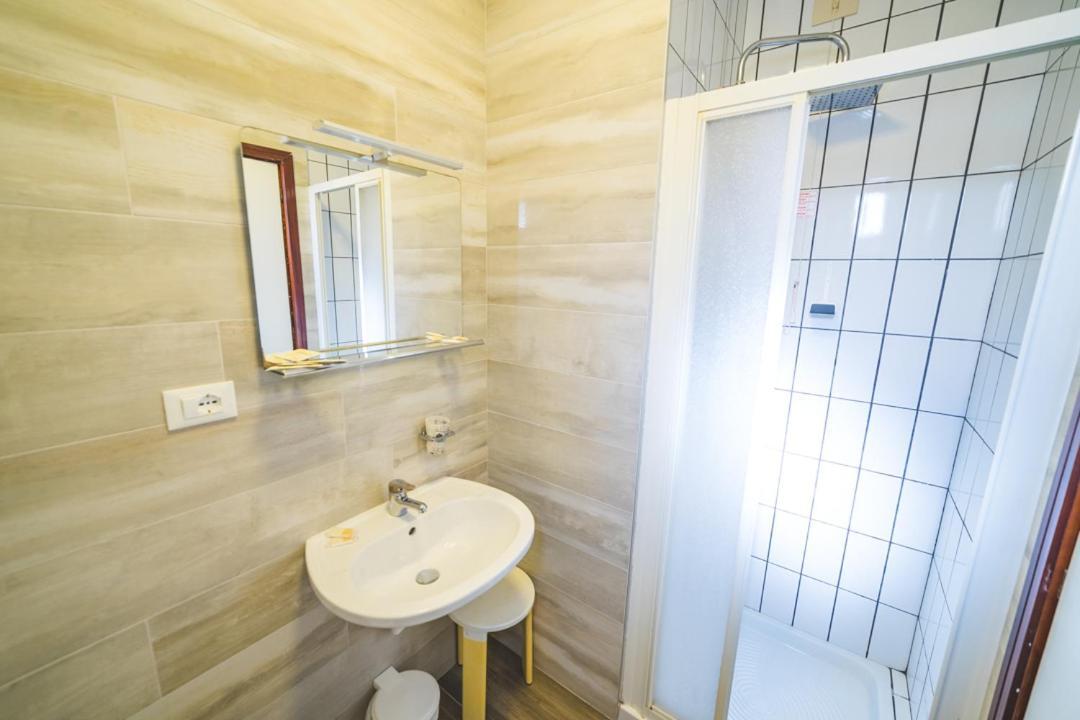 Hotel Grand Prix Сотомарина Екстериор снимка