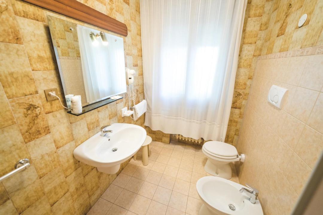 Hotel Grand Prix Сотомарина Екстериор снимка