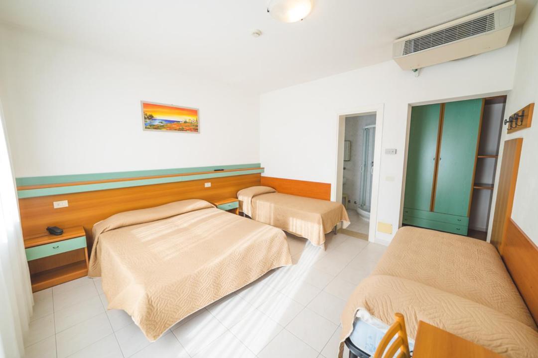 Hotel Grand Prix Сотомарина Екстериор снимка