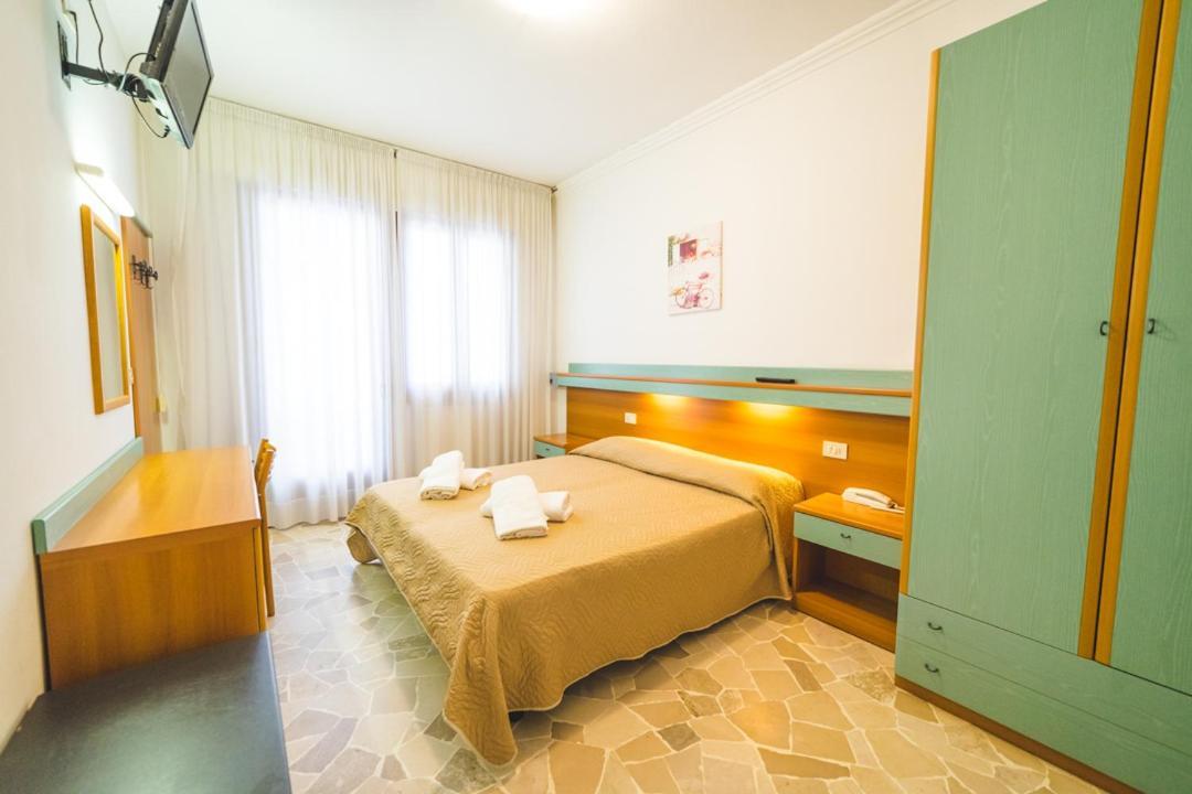Hotel Grand Prix Сотомарина Екстериор снимка
