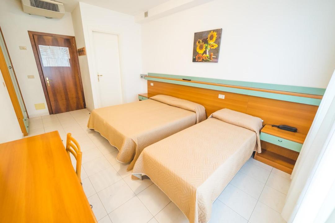 Hotel Grand Prix Сотомарина Екстериор снимка