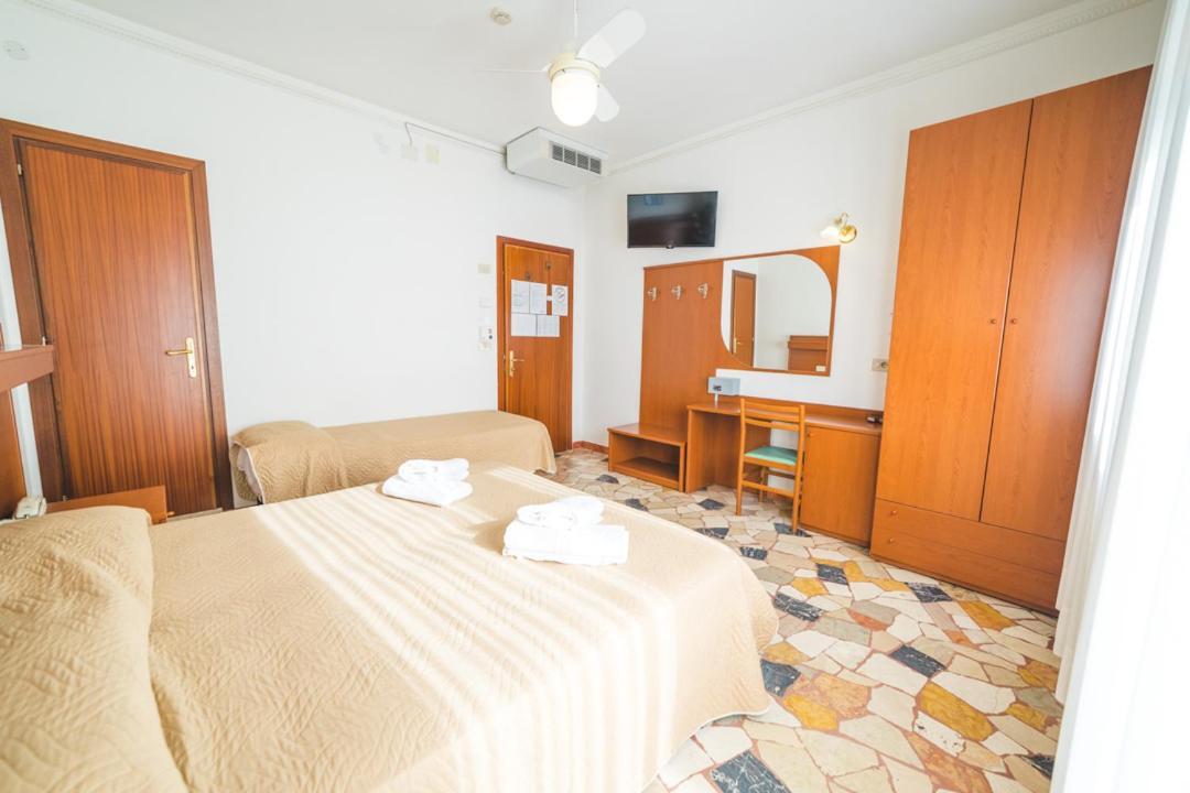 Hotel Grand Prix Сотомарина Екстериор снимка