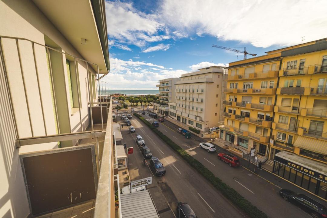Hotel Grand Prix Сотомарина Екстериор снимка