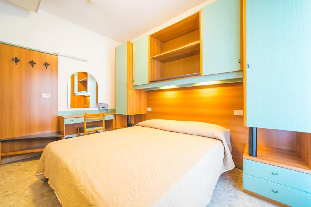 Hotel Grand Prix Сотомарина Екстериор снимка