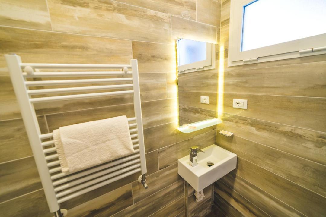 Hotel Grand Prix Сотомарина Екстериор снимка