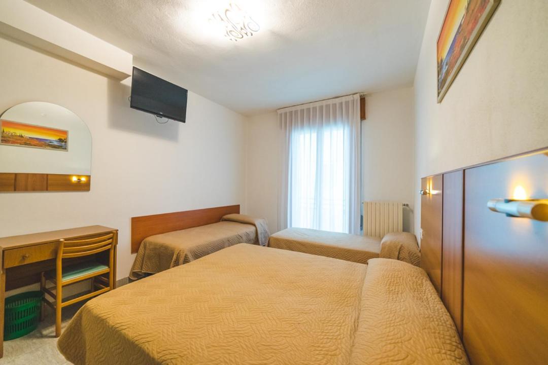 Hotel Grand Prix Сотомарина Екстериор снимка