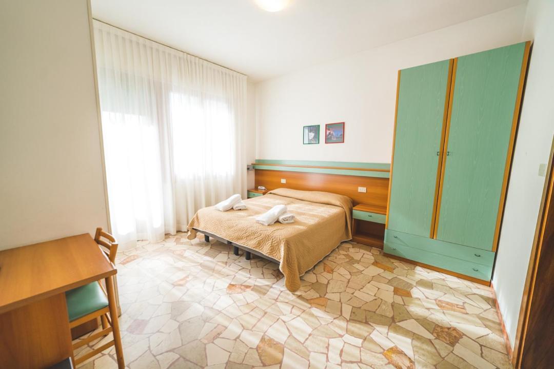 Hotel Grand Prix Сотомарина Екстериор снимка