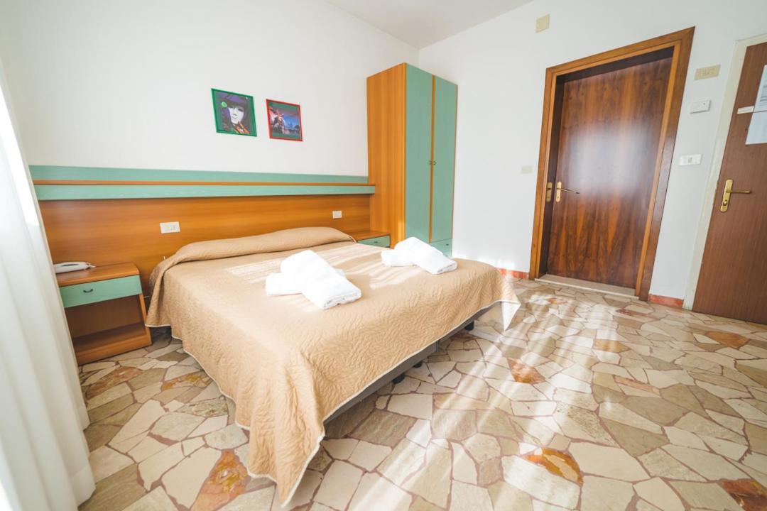 Hotel Grand Prix Сотомарина Екстериор снимка