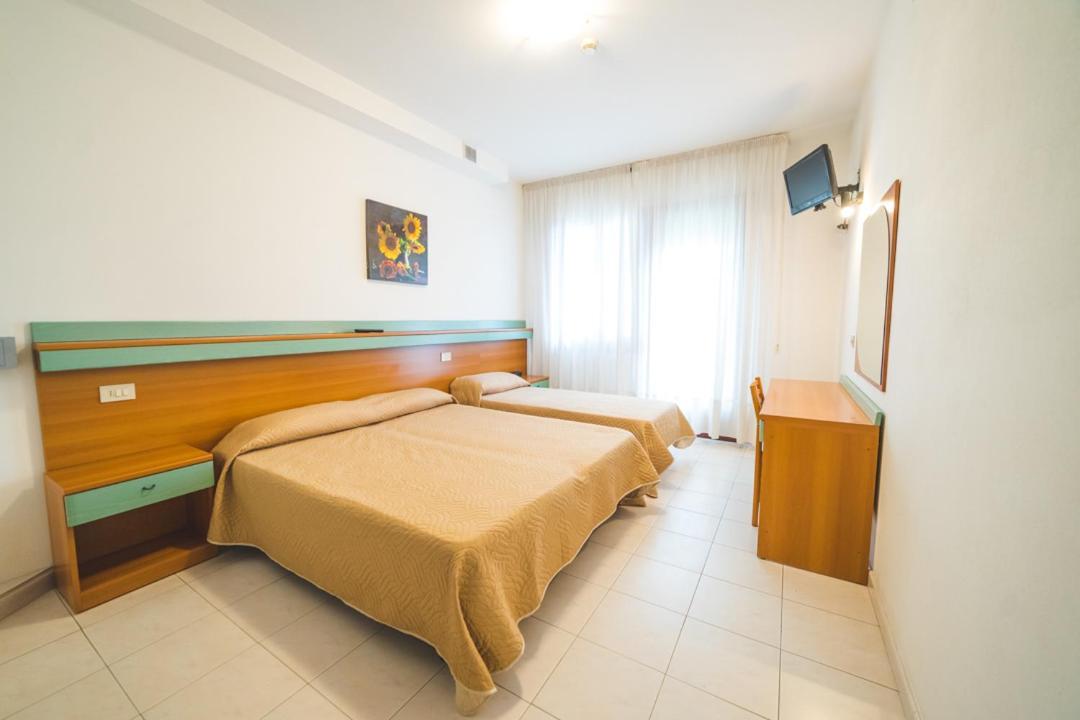 Hotel Grand Prix Сотомарина Екстериор снимка