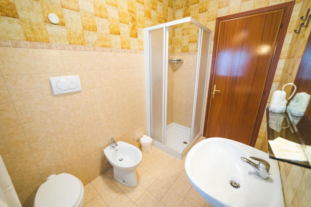 Hotel Grand Prix Сотомарина Екстериор снимка