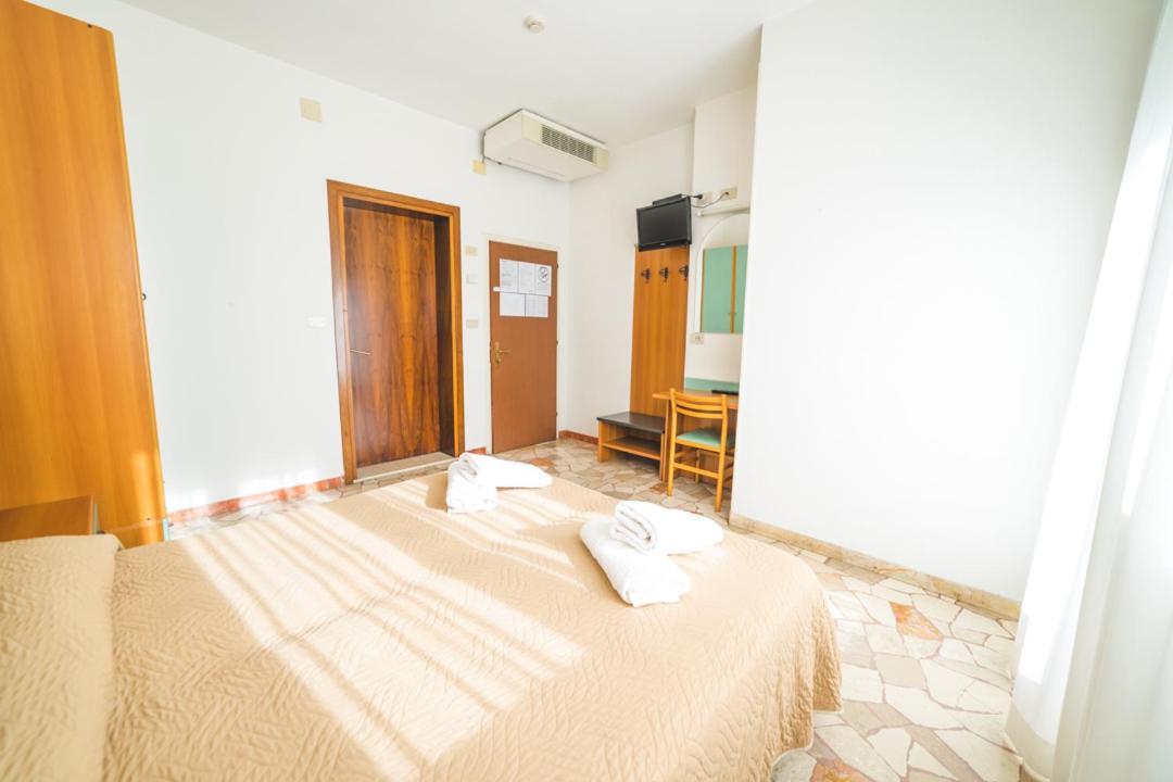 Hotel Grand Prix Сотомарина Екстериор снимка