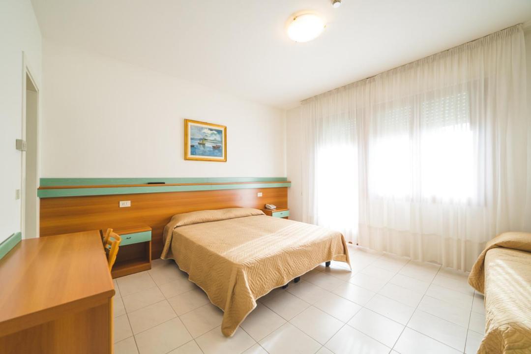 Hotel Grand Prix Сотомарина Екстериор снимка
