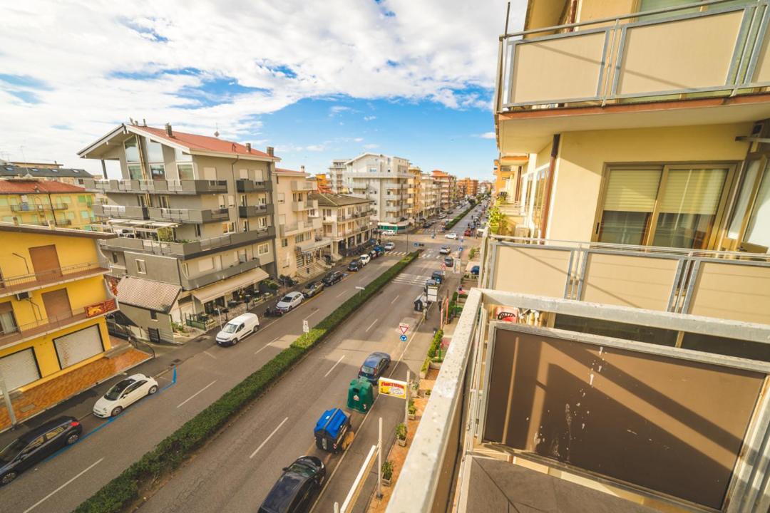 Hotel Grand Prix Сотомарина Екстериор снимка