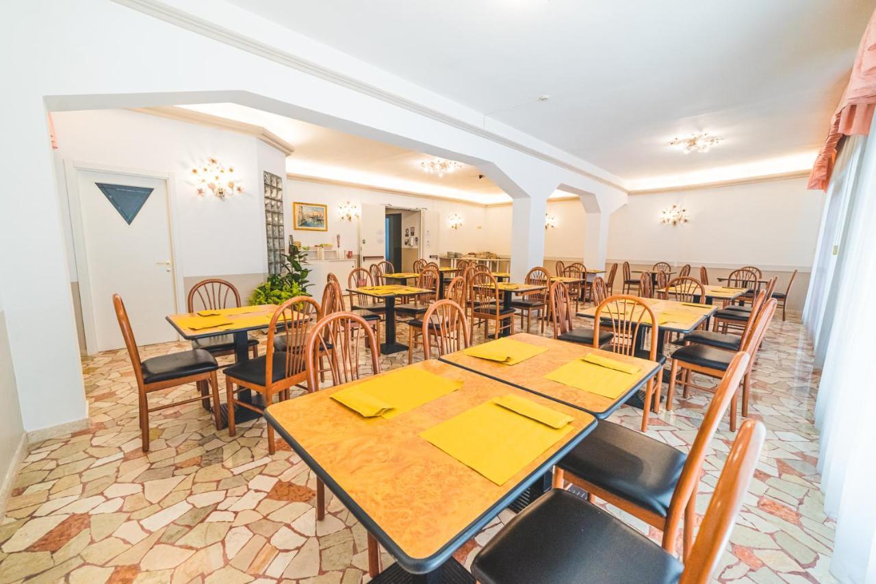 Hotel Grand Prix Сотомарина Екстериор снимка