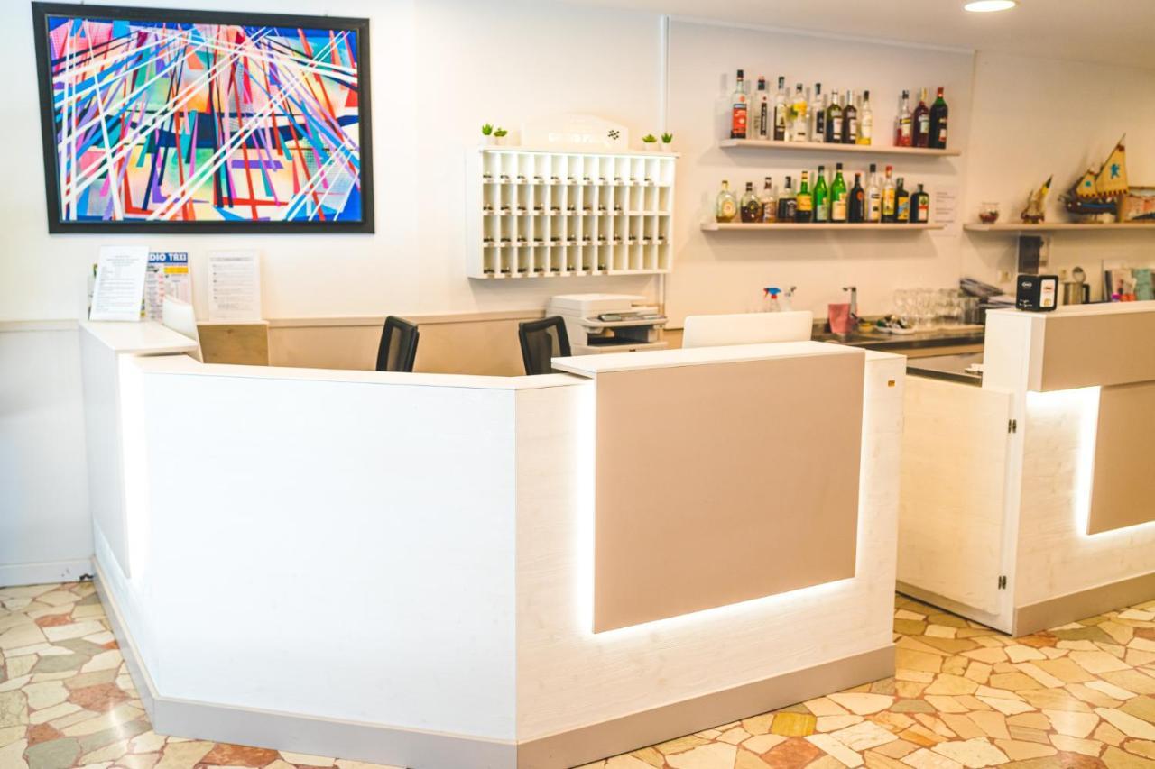 Hotel Grand Prix Сотомарина Екстериор снимка