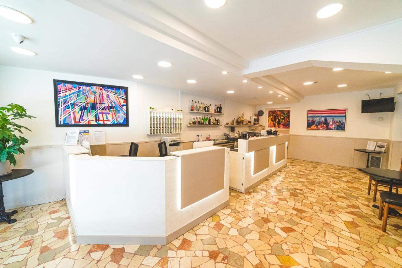 Hotel Grand Prix Сотомарина Екстериор снимка