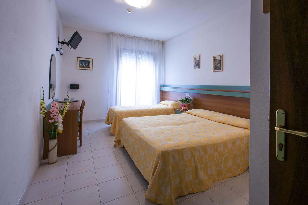 Hotel Grand Prix Сотомарина Екстериор снимка