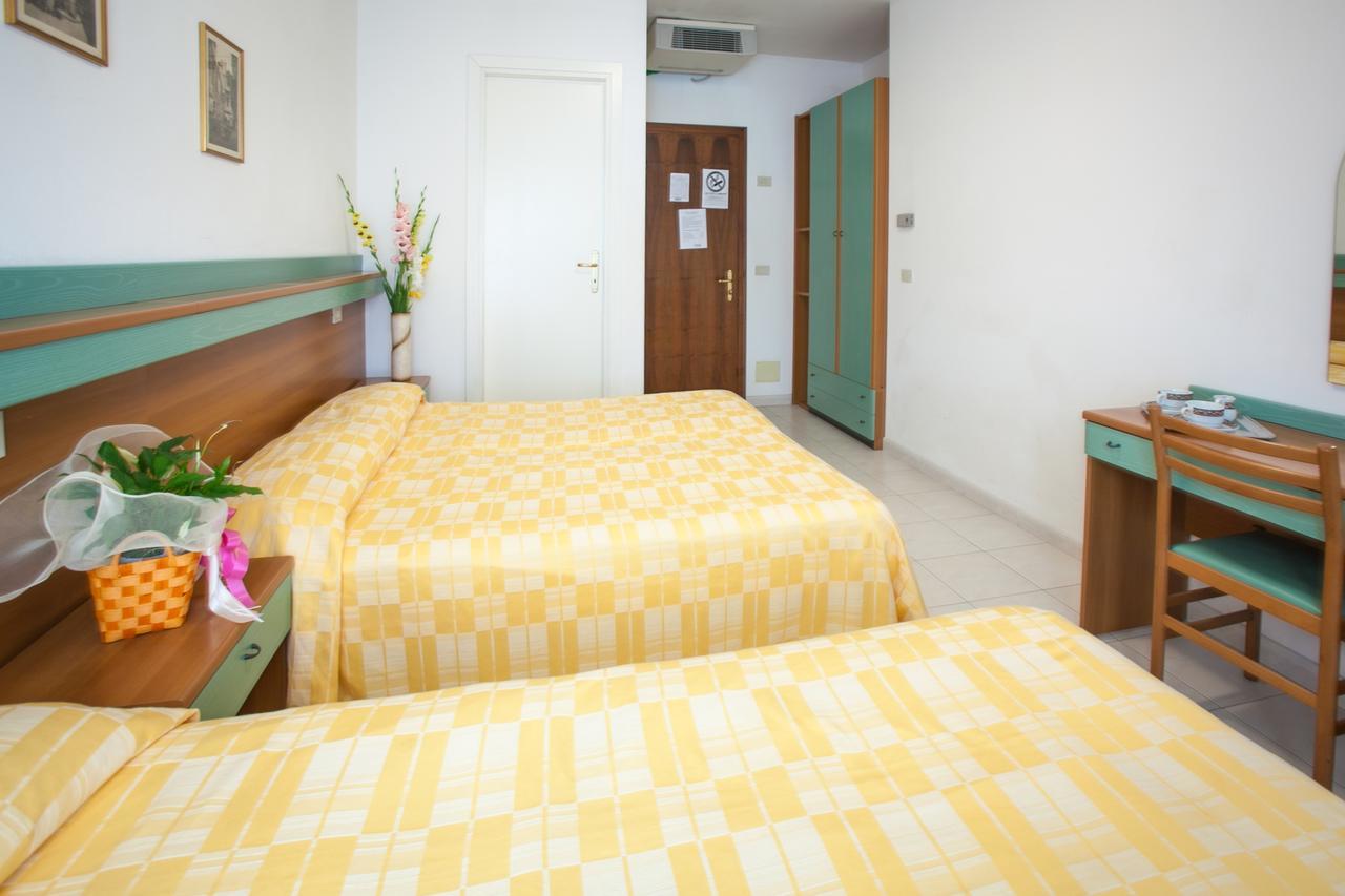 Hotel Grand Prix Сотомарина Екстериор снимка