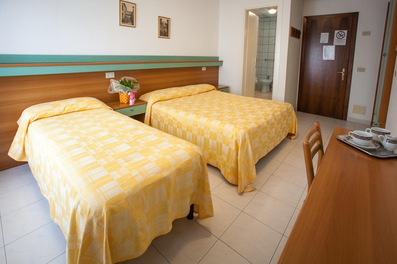 Hotel Grand Prix Сотомарина Екстериор снимка