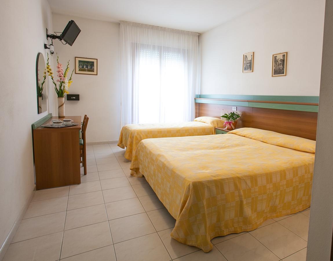 Hotel Grand Prix Сотомарина Екстериор снимка